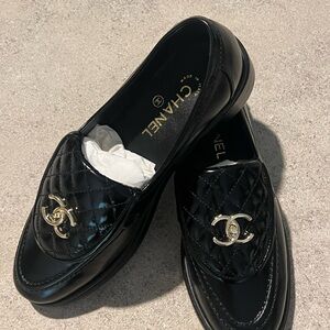 Black Flats and Loafers for Everyday Elegance